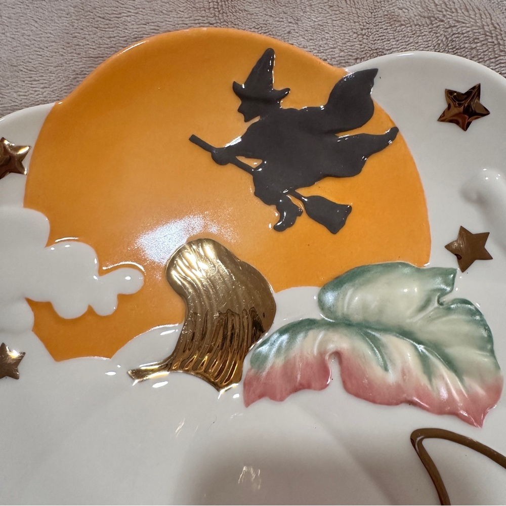 Lenox Ceramic Halloween Jack-O-Lantern Plate with Gold and Cream Accents - Picture 2 of 16